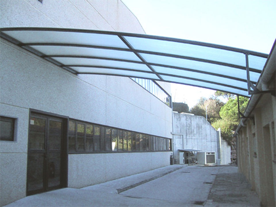 Marquesina entre edificios